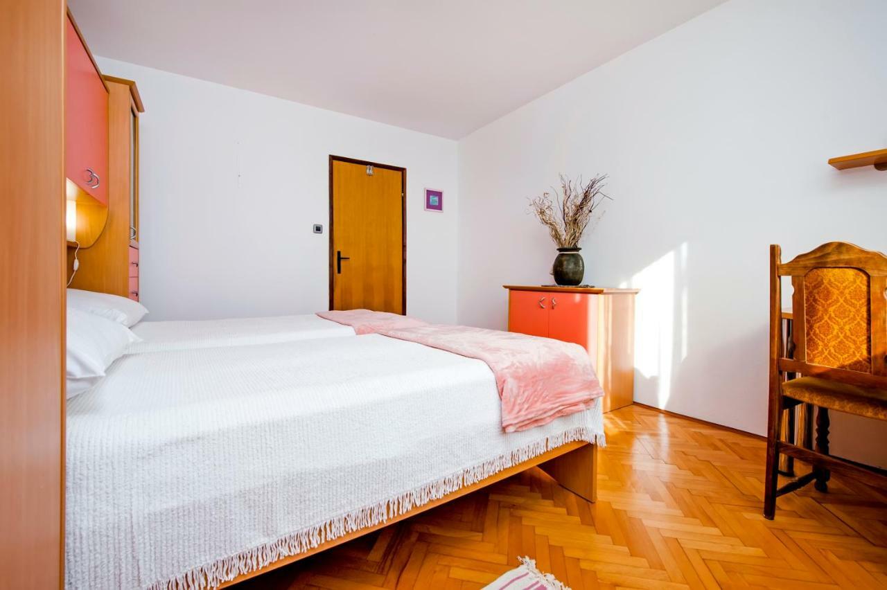 Apartma Nika *